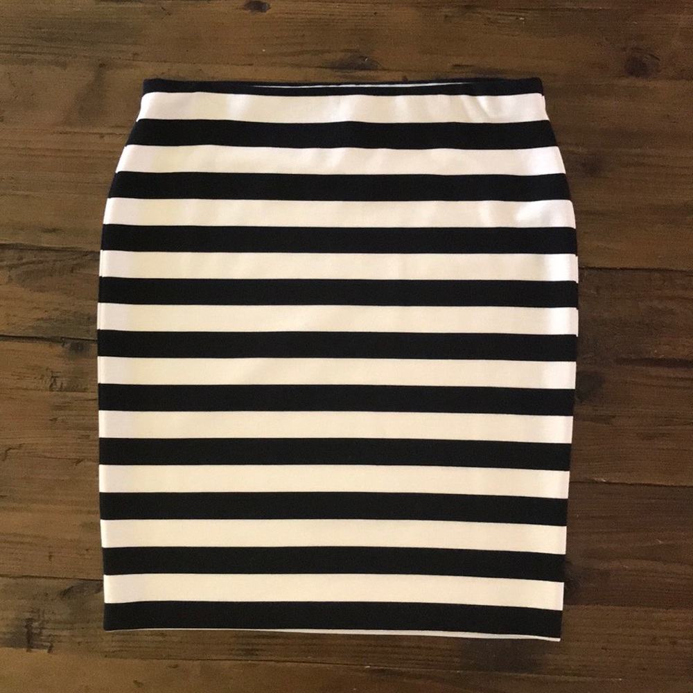 Vince Camuto Black and white striped skirt